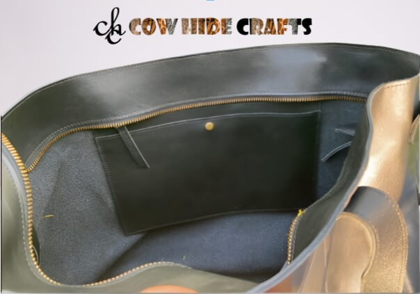 Zipper Closure Vintage Style leather bag.