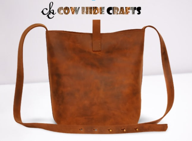 Adjustable strap on vintage distressed leather crossbody purse