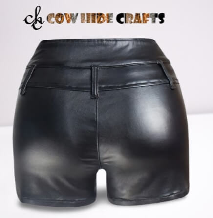Body-hugging skinny leather shorts with zipper closure and belt loops