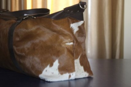 Leather base cowhide travel bag