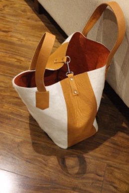 white cowhide and brown leather shopper bag – western casual everyday style