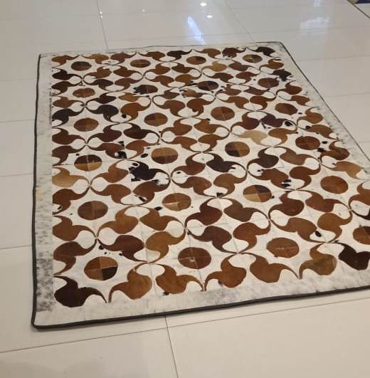 Rectangle cowhide rug curved interlocking circle optical
