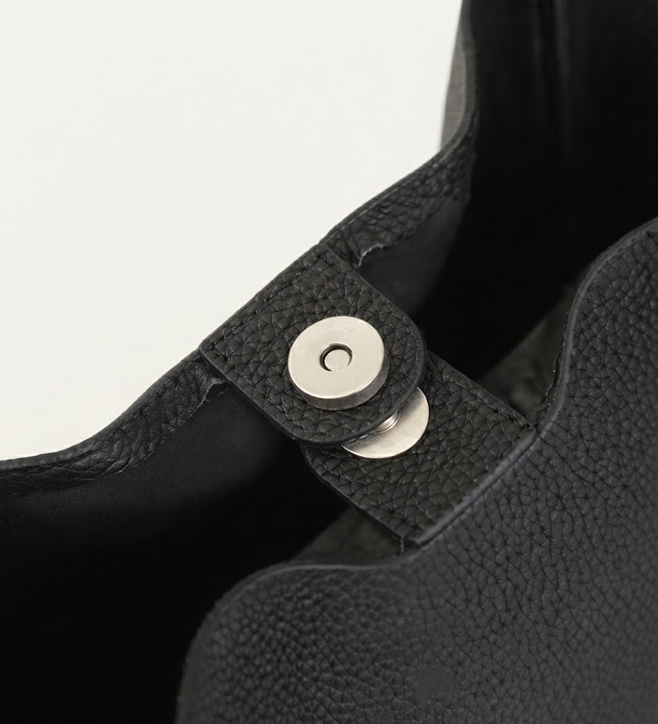 Snap closure top
