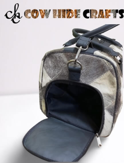 Duffle bag with shoe comparment.
